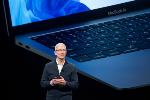 Tim Cook đã giúp Apple hoàn thiện dây chuyền sản xuất ở nước ngoài, từ năm 2014. Ảnh NYTimes